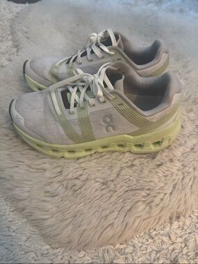 On Cloudswift Women's Athletic Shoes in Light Gray and Pale Green